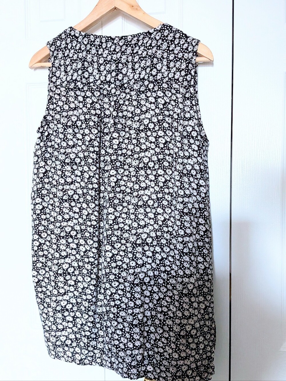 Vintage Floral Soft Bohemian Romance Button-Front Blouse. Size Large.